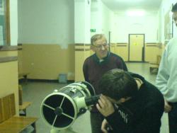 Pan Marian przy swoim teleskopie